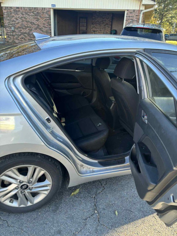 2020 Hyundai Elantra Image 8