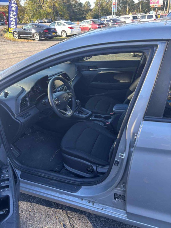 2020 Hyundai Elantra Image 12