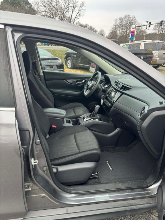 2017 Nissan Rogue Image 8