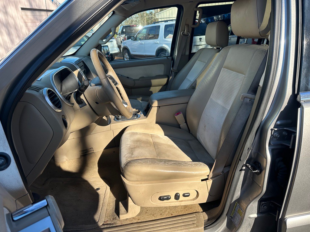 2008 Mercury Mountaineer Image 10