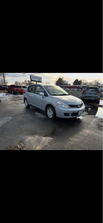 2012 Nissan Versa Image 2