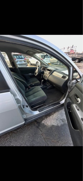 2012 Nissan Versa Image 7