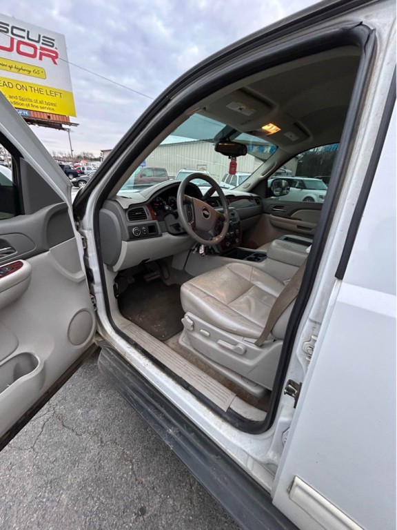 2009 Chevrolet Suburban Image 5