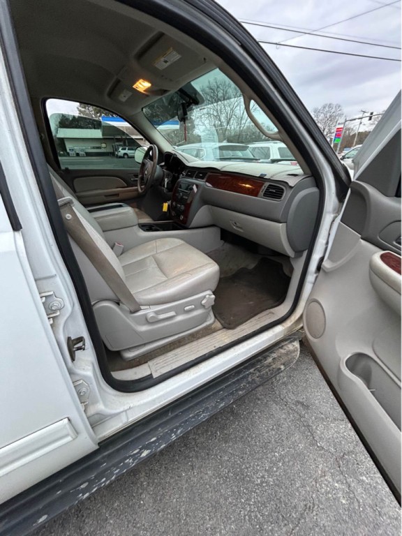 2009 Chevrolet Suburban Image 8