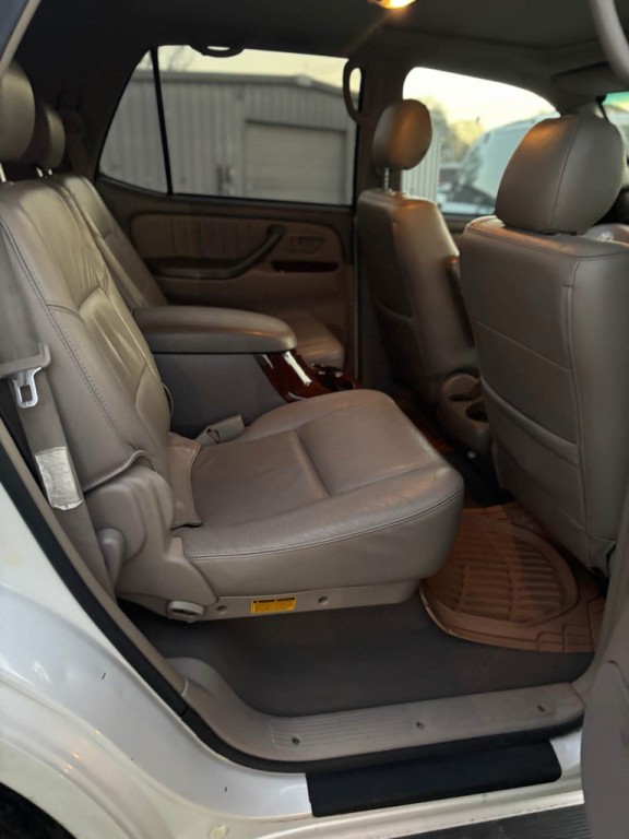 2006 Toyota Sequoia Image 10