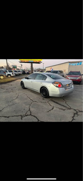 2011 Nissan Altima Image 4