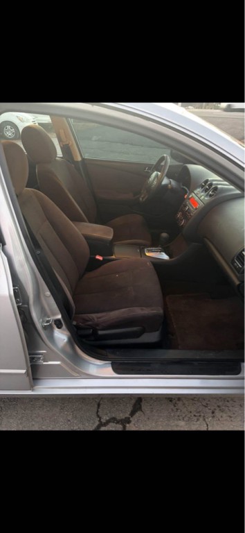 2011 Nissan Altima Image 9