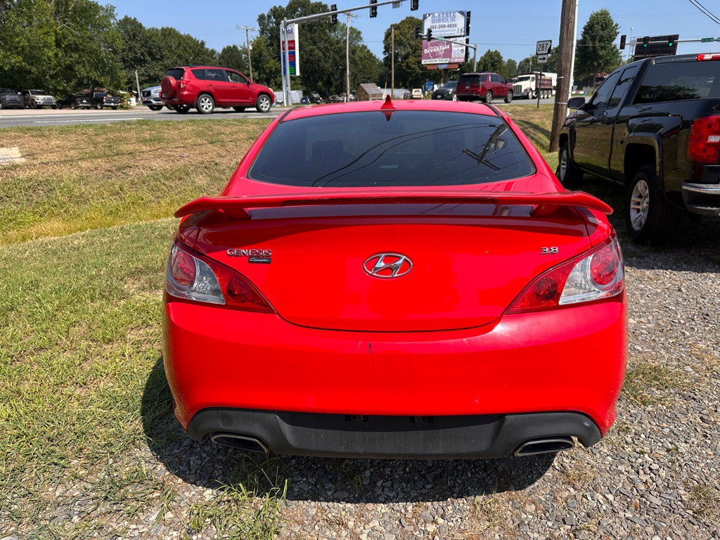2010 Hyundai Genesis Image 5