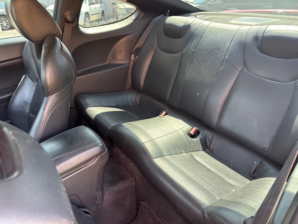 2010 Hyundai Genesis Image 9