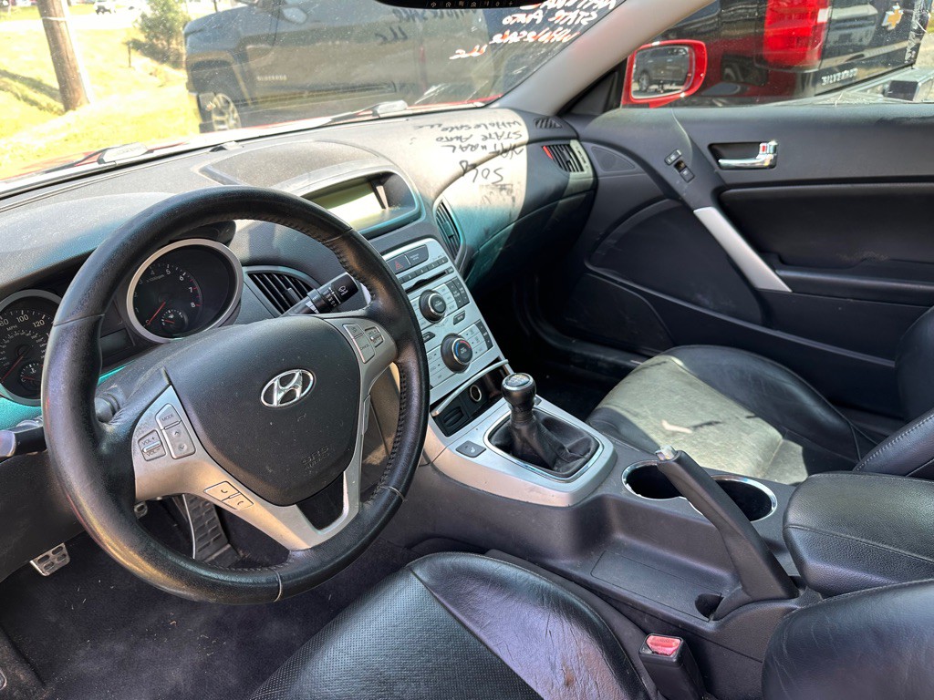 2010 Hyundai Genesis Image 10