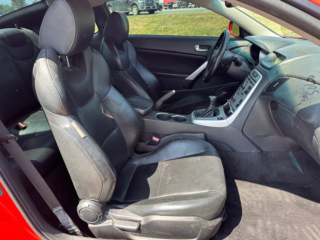 2010 Hyundai Genesis Image 11