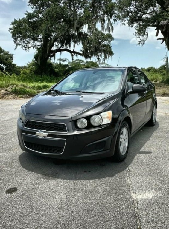 2014 Chevrolet Sonic Image 2