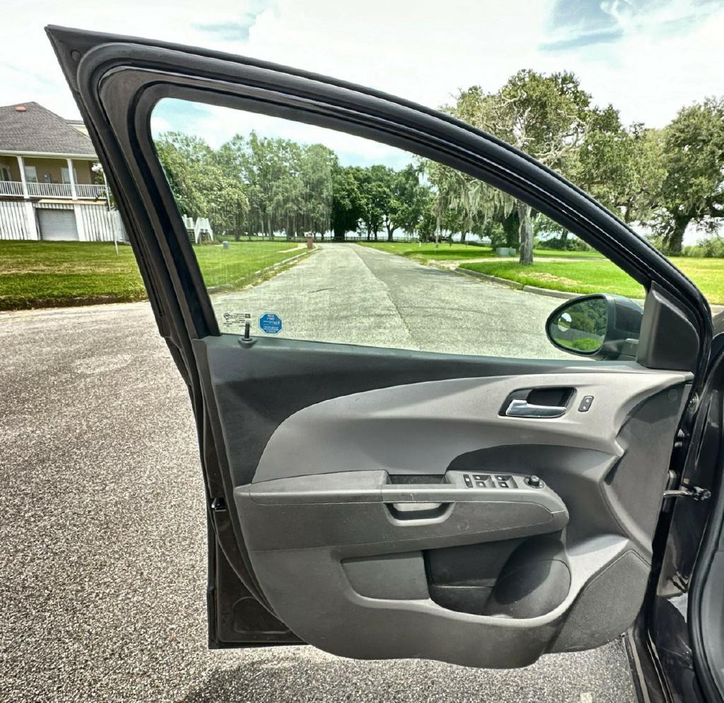 2014 Chevrolet Sonic Image 12