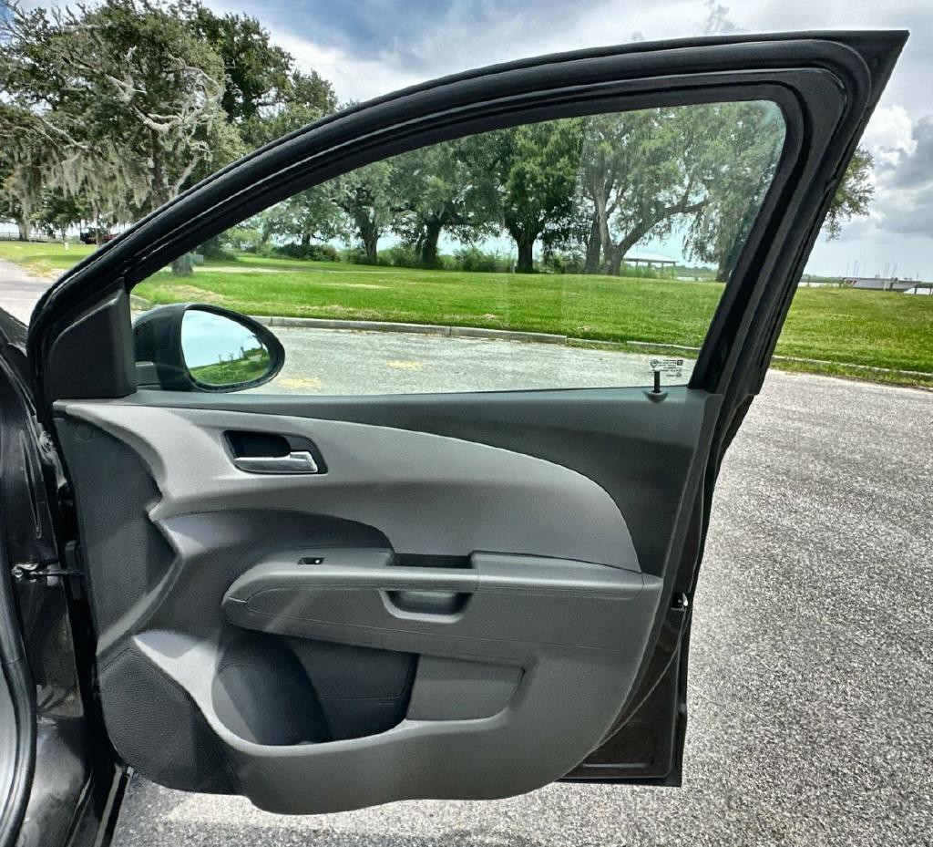 2014 Chevrolet Sonic Image 16