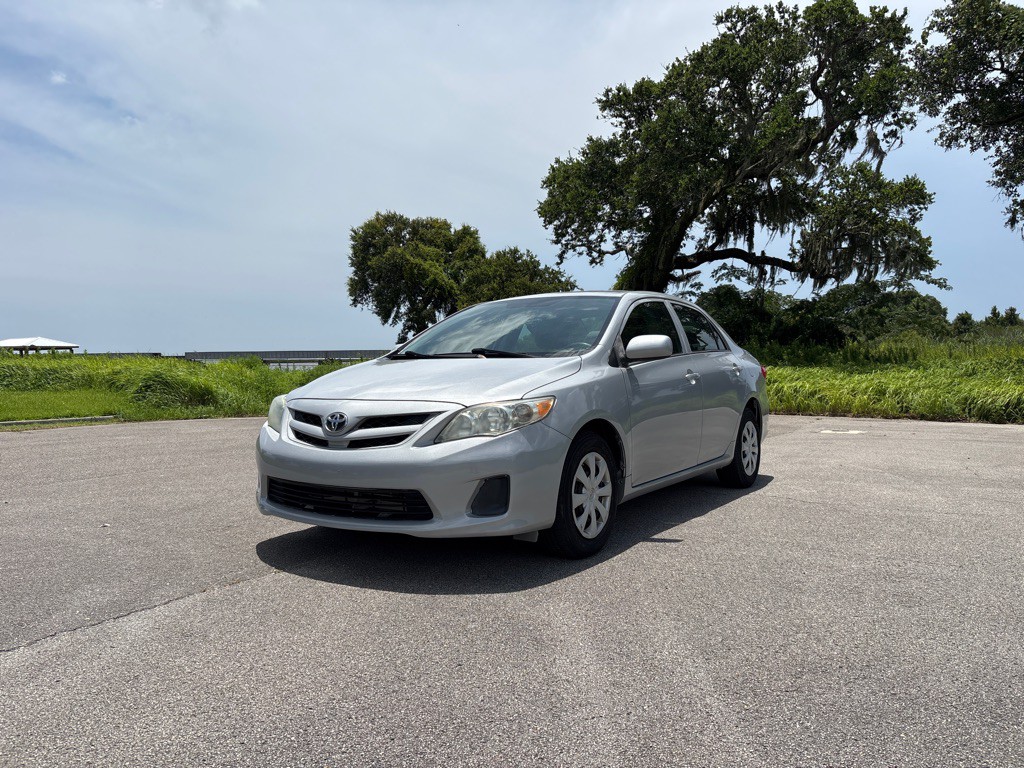 2013 Toyota Corolla Image 1