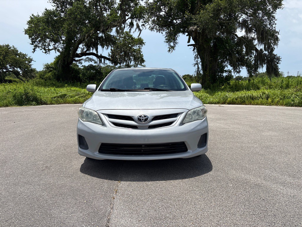 2013 Toyota Corolla Image 2