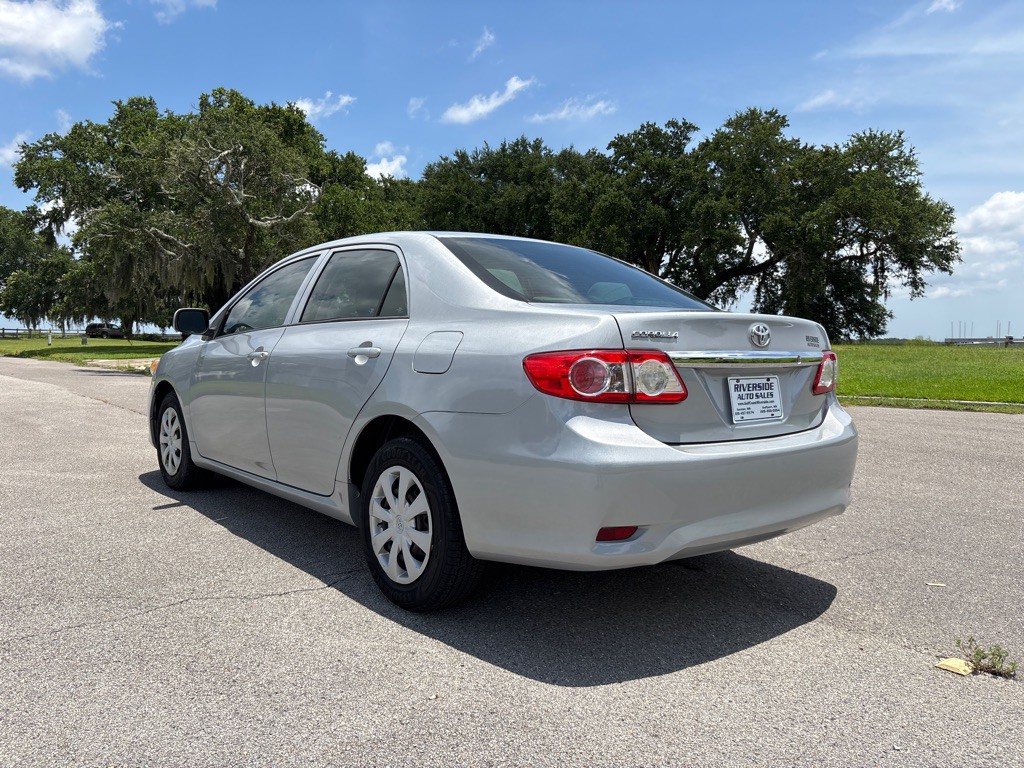 2013 Toyota Corolla Image 5