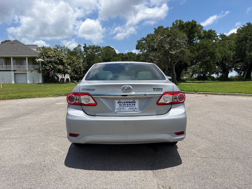 2013 Toyota Corolla Image 6