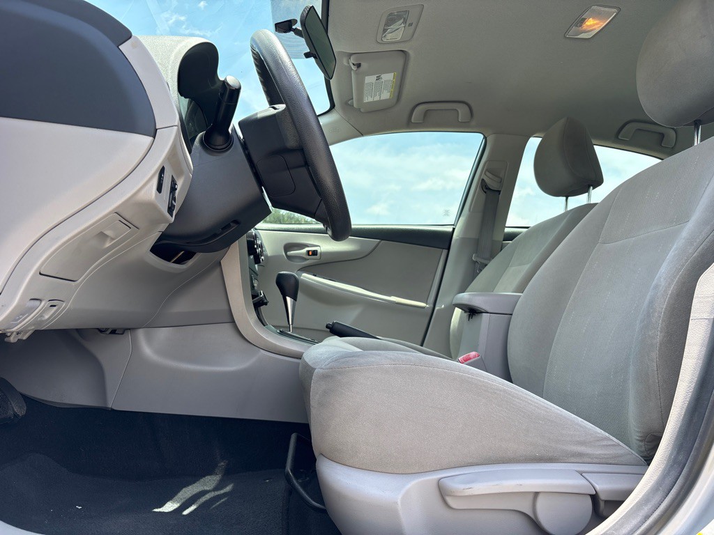 2013 Toyota Corolla Image 10