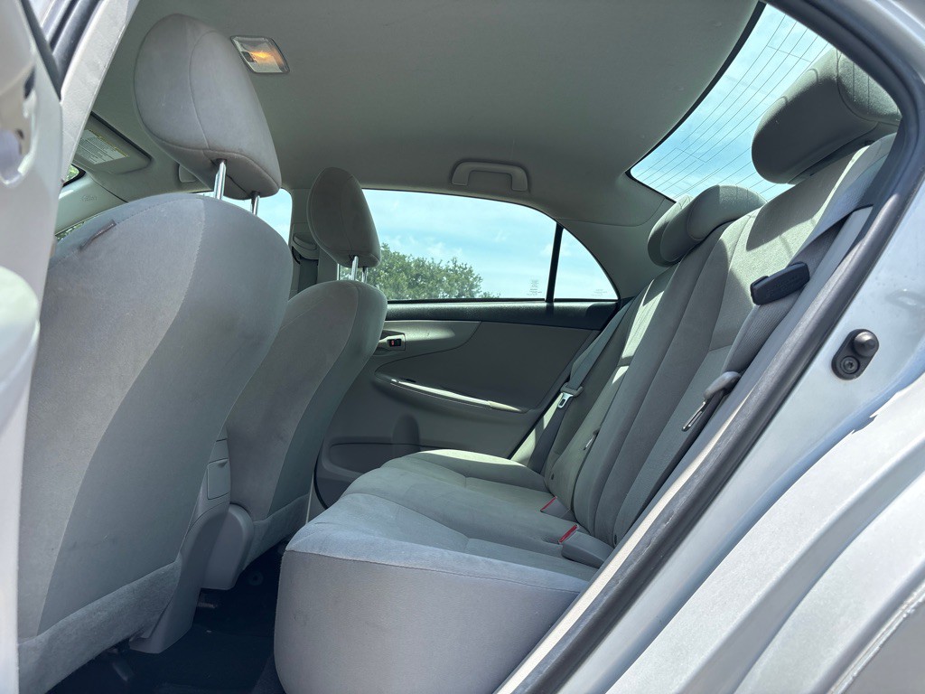 2013 Toyota Corolla Image 12