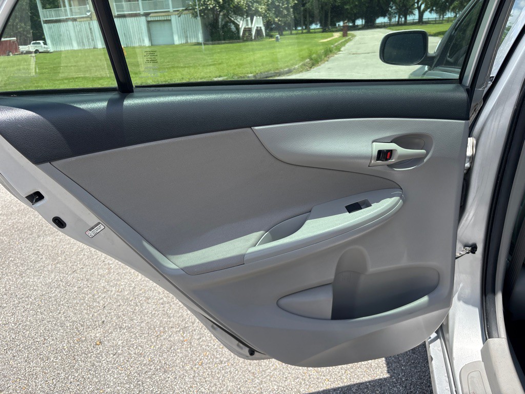 2013 Toyota Corolla Image 13
