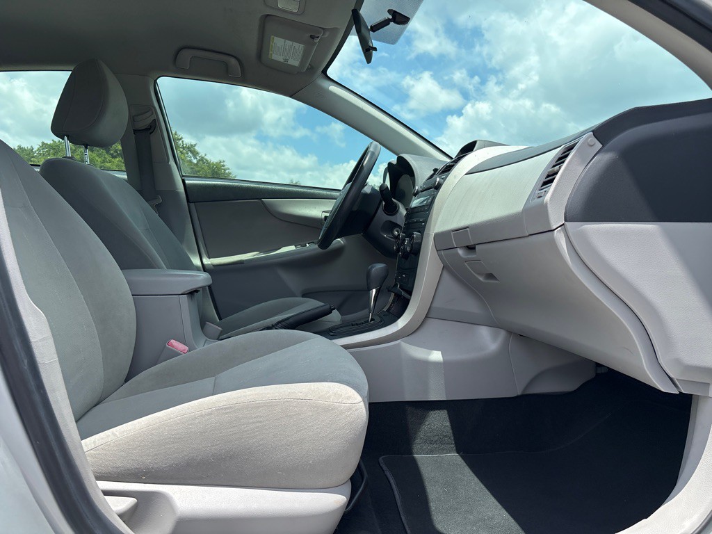 2013 Toyota Corolla Image 14