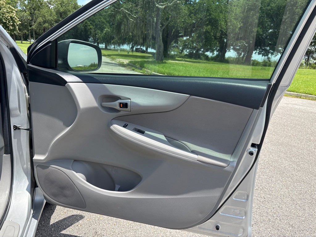 2013 Toyota Corolla Image 15