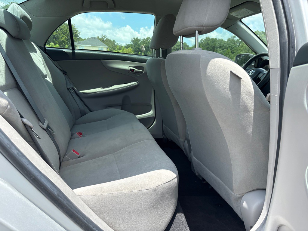 2013 Toyota Corolla Image 16