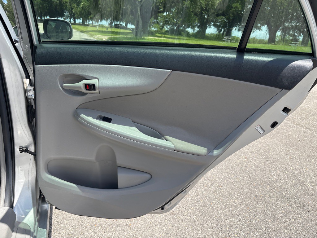 2013 Toyota Corolla Image 17