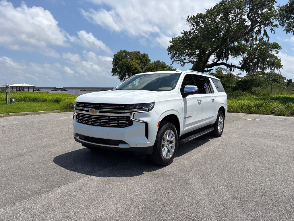 2021 Chevrolet Suburban Image 2