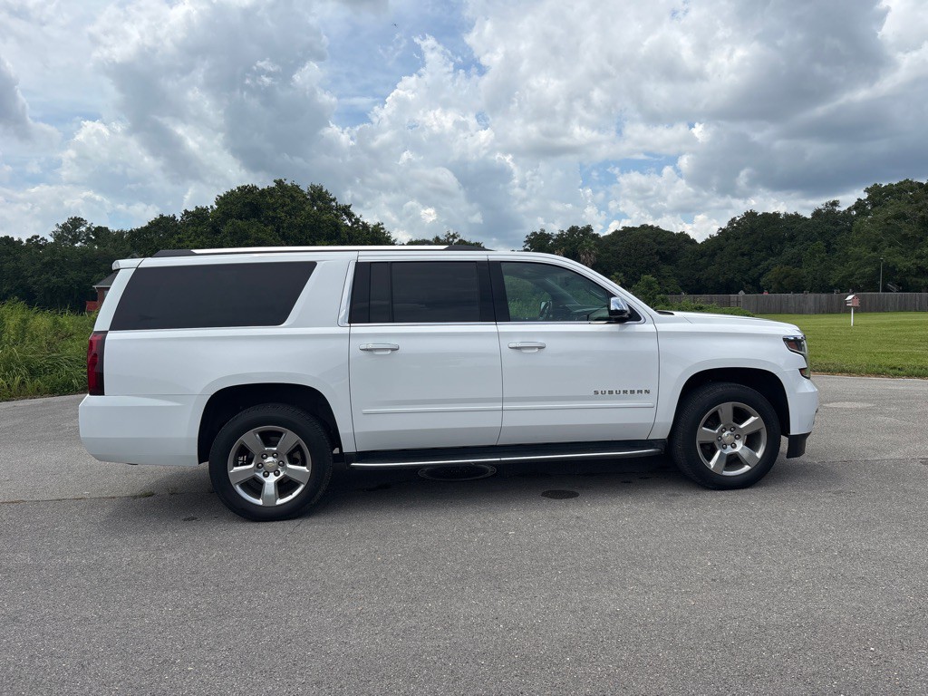 2020 Chevrolet Suburban Image 8