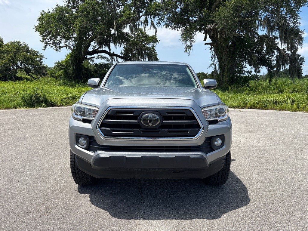 2018 Toyota Tacoma Image 2