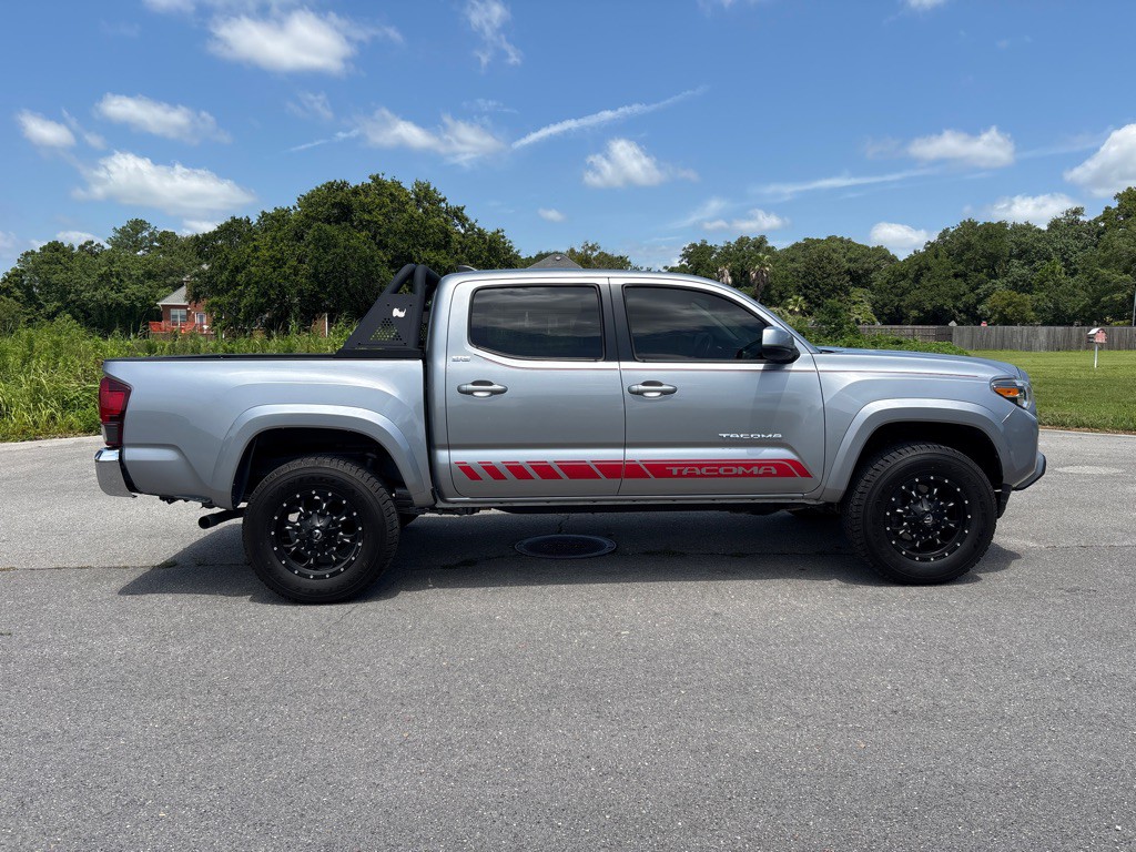 2018 Toyota Tacoma Image 8