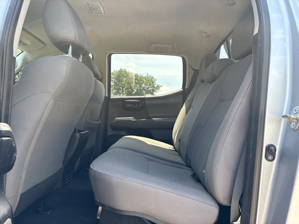 2018 Toyota Tacoma Image 12
