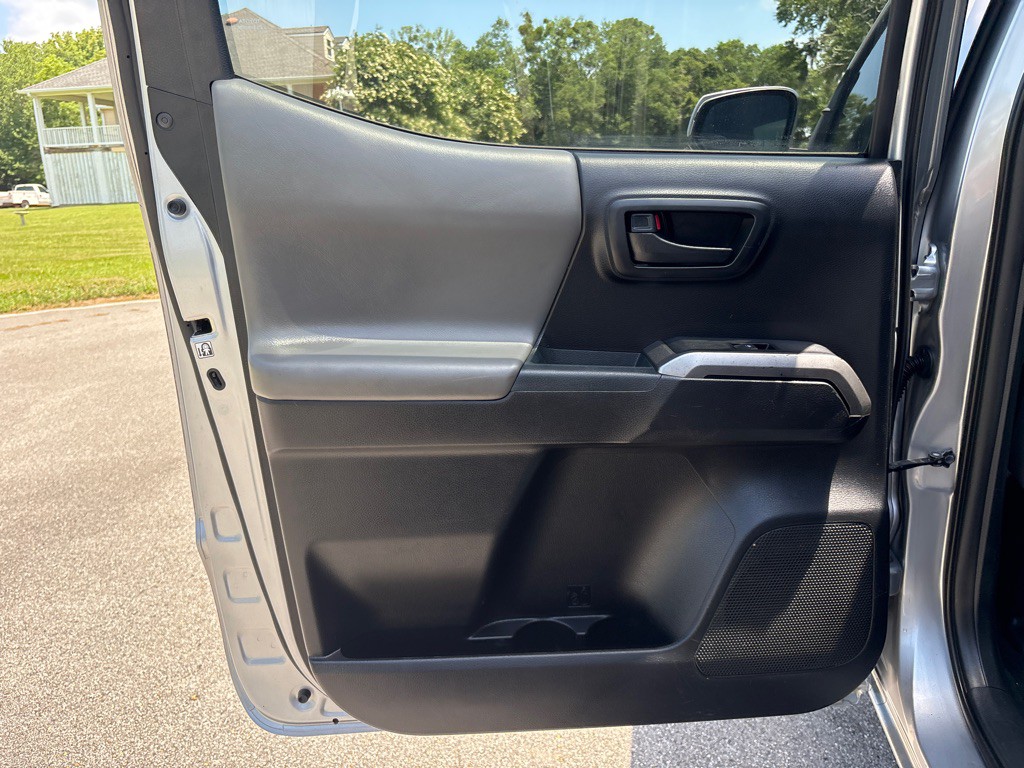 2018 Toyota Tacoma Image 13