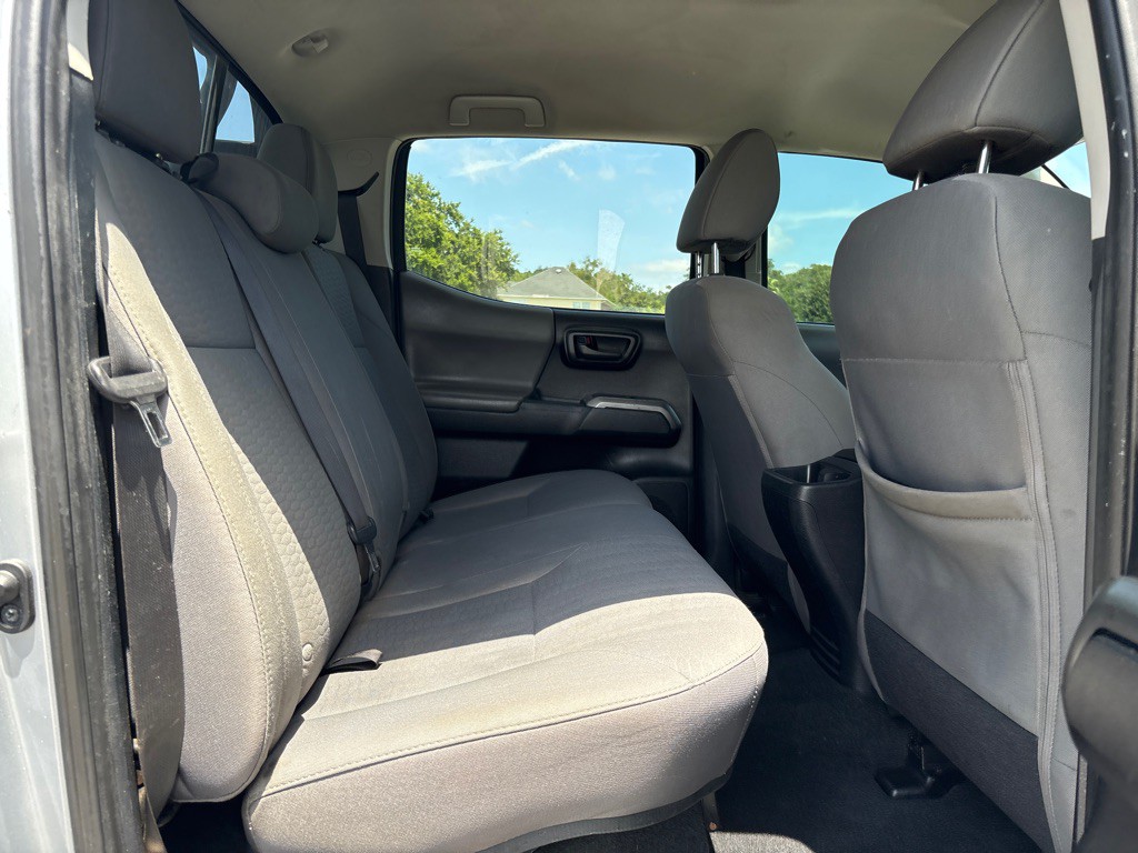 2018 Toyota Tacoma Image 16