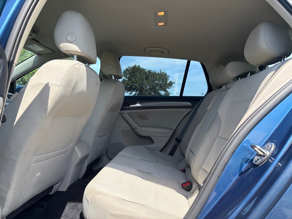 2018 Volkswagen Golf Image 12