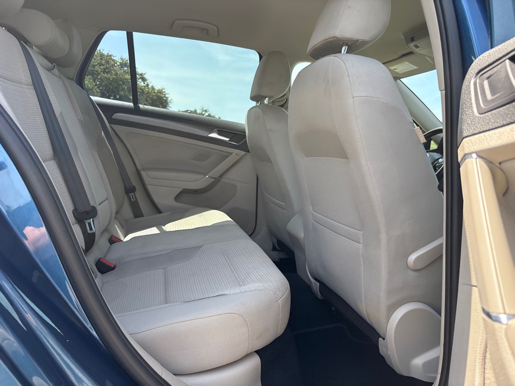 2018 Volkswagen Golf Image 16