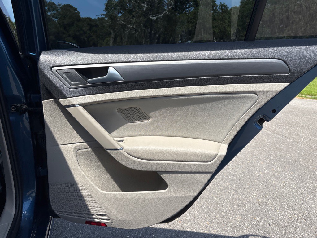 2018 Volkswagen Golf Image 17