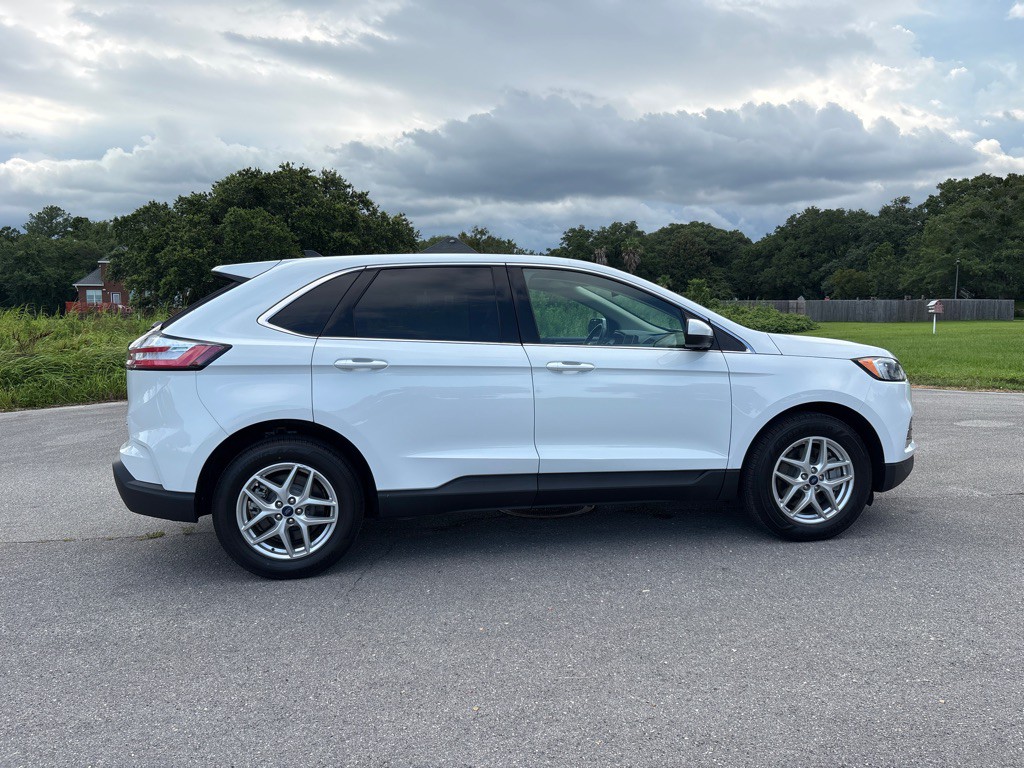 2022 Ford Edge Image 8