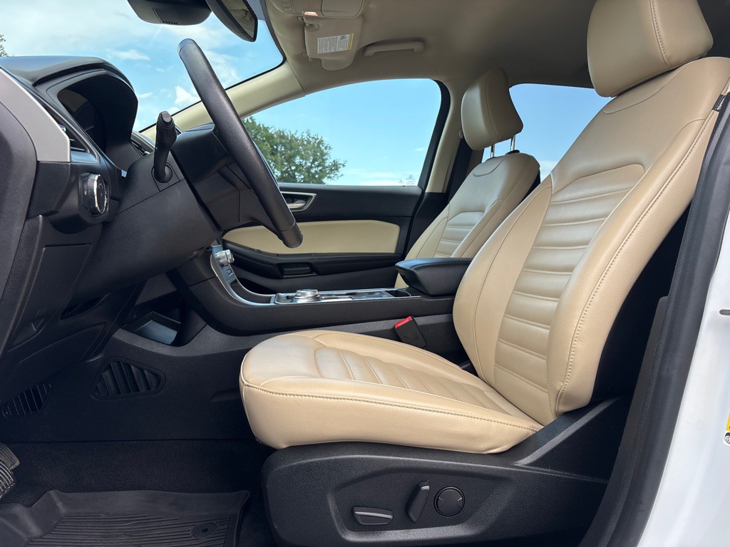 2022 Ford Edge Image 10