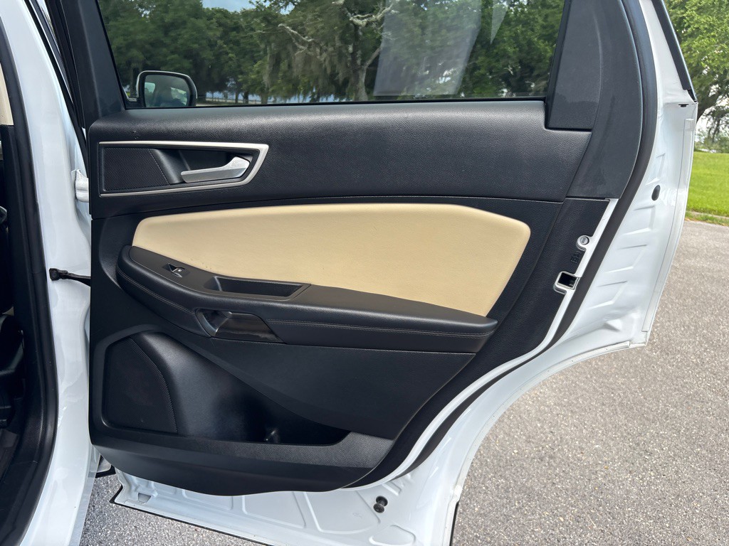 2022 Ford Edge Image 15