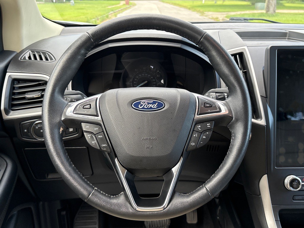 2022 Ford Edge Image 16