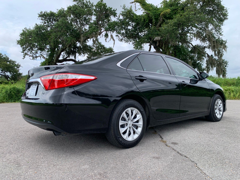2015 Toyota Camry Image 2