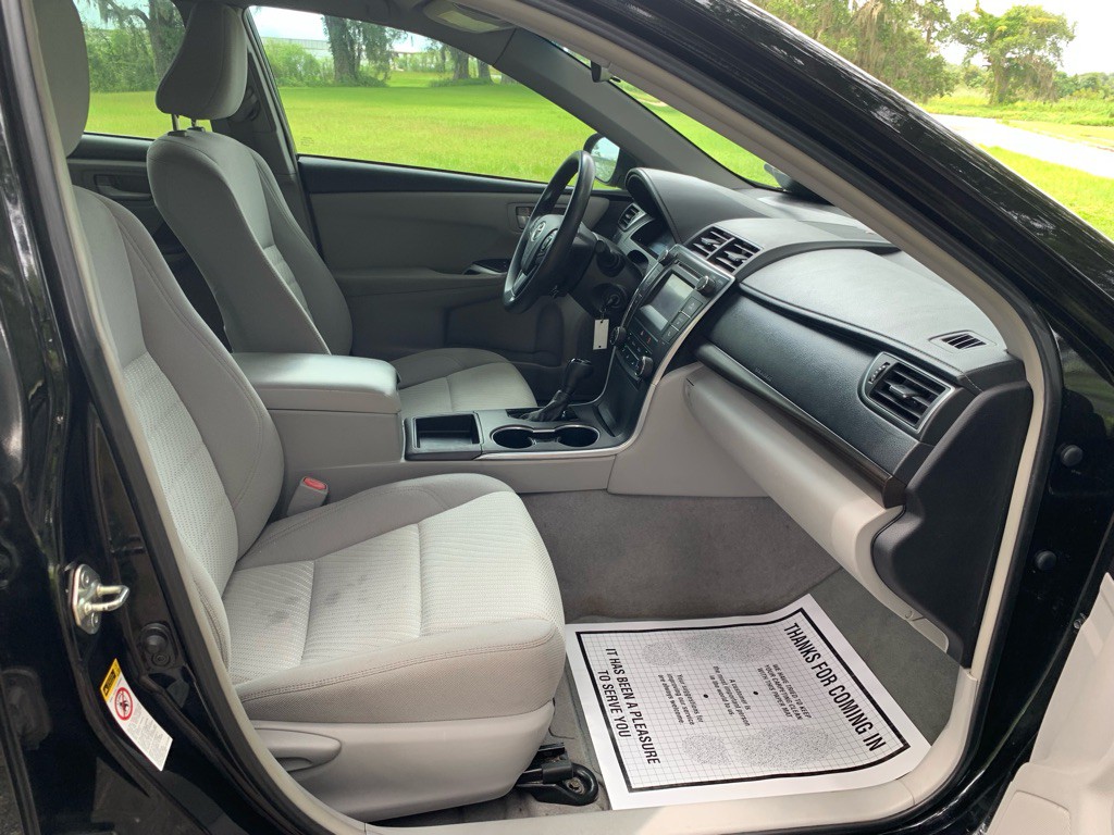 2015 Toyota Camry Image 9