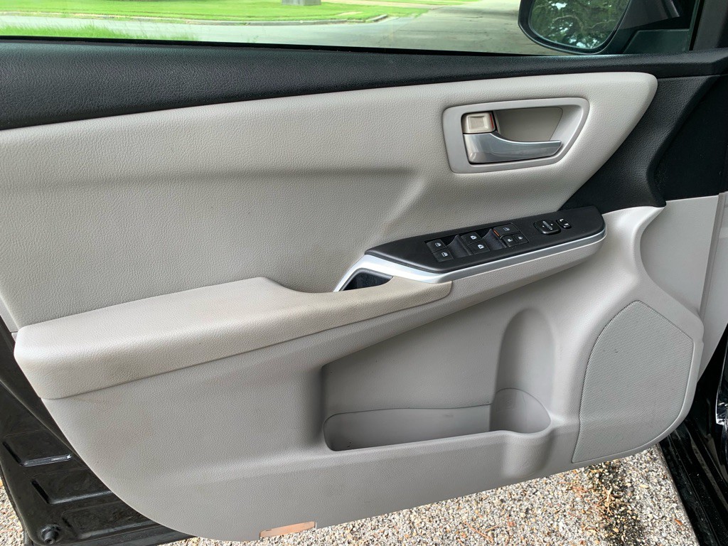 2015 Toyota Camry Image 11