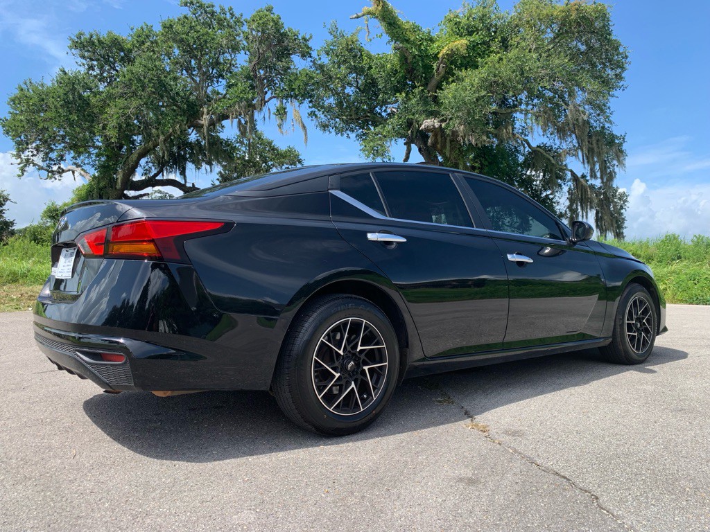 2019 Nissan Altima Image 2