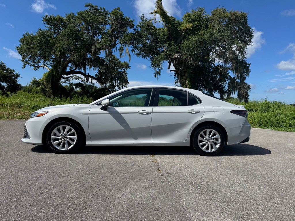 2023 Toyota Camry Image 2
