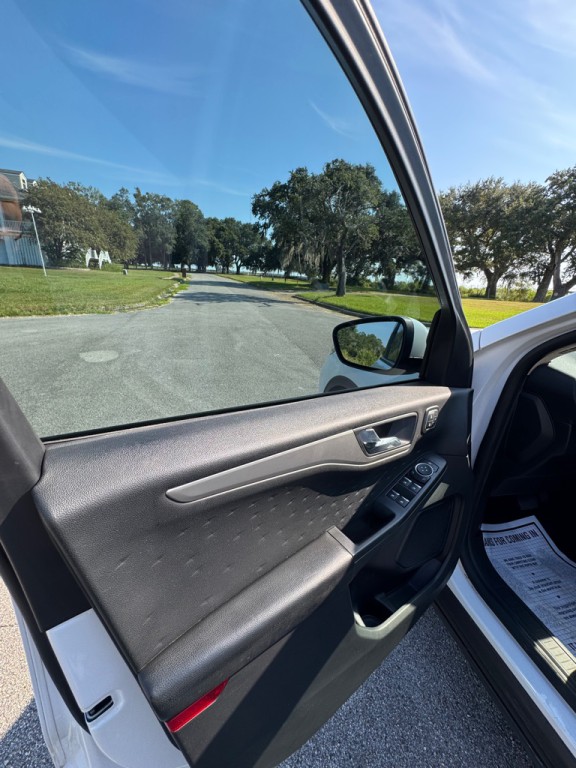 2020 Ford Escape Image 9