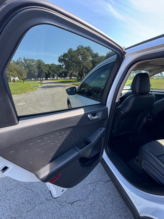 2020 Ford Escape Image 11